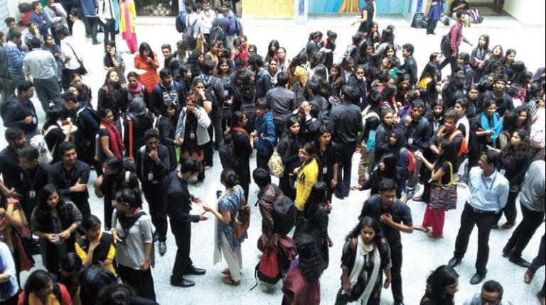 dc-Cover-v3hj80nqvka8rae21kd046ae16-20160806233527.Medi