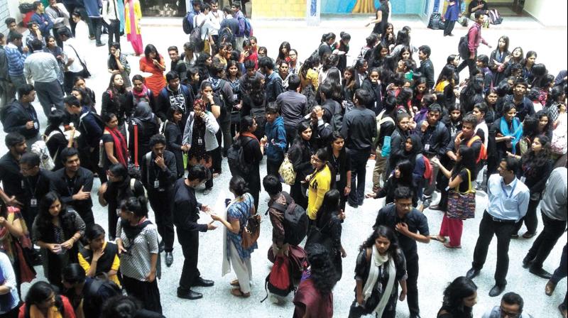 dc-Cover-v3hj80nqvka8rae21kd046ae16-20160806233527.Medi